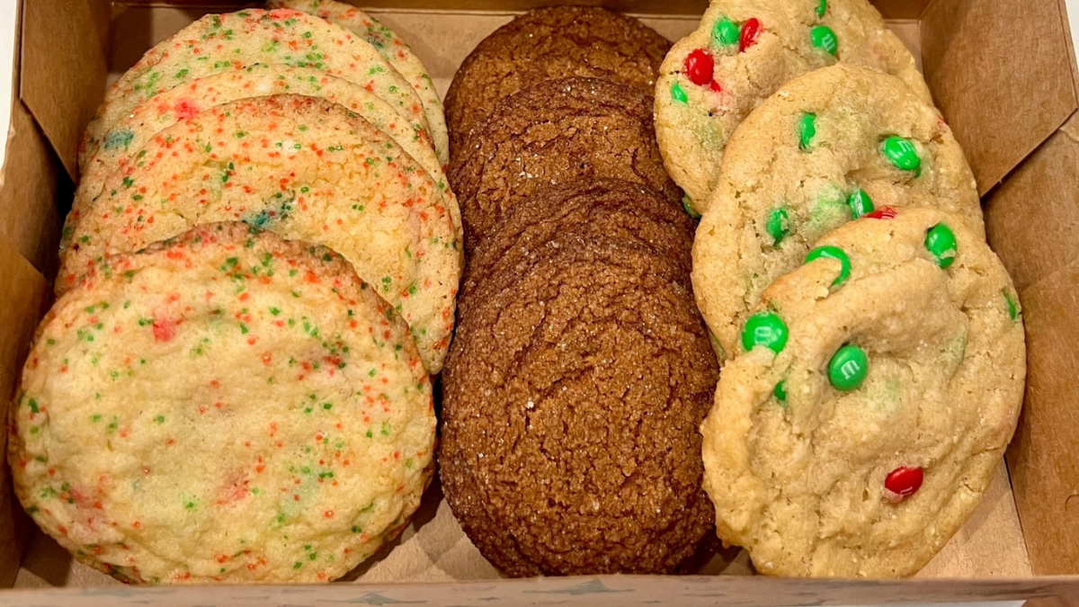 Valerie's Holiday Cookies (Ginger Snaps in the middle)