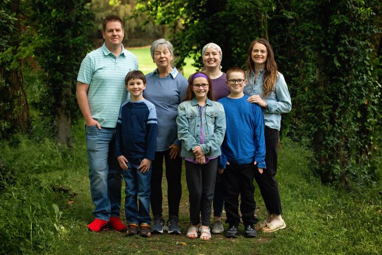 Jenni Hetzel-Gaynor with her mom, brother, sister-in-law, nephews and niece outdoors