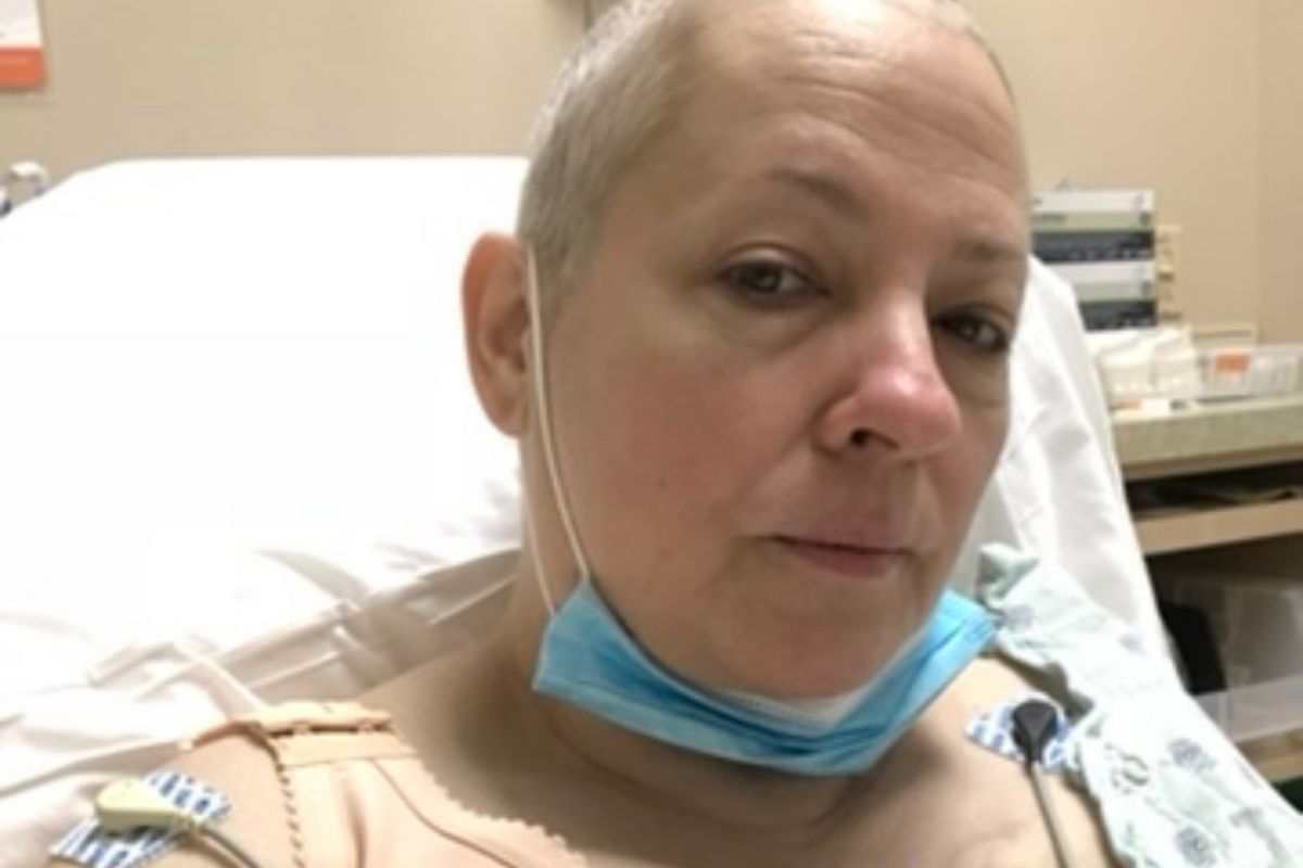 Maria Lleonart checks on herself after surgery.