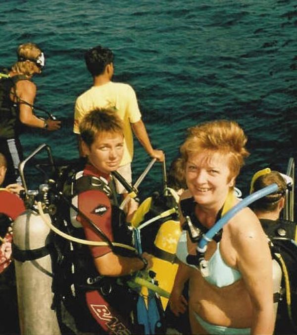 A young Szilvia Gogh and her mother prepare to scuba dive.
